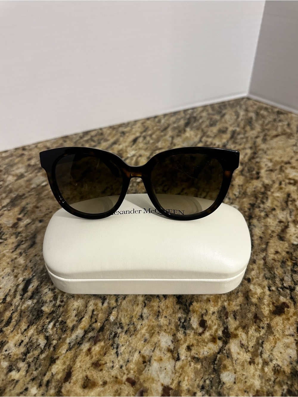Alexander McQueen Black and Tortoiseshell Cat-Eye Sunglasses